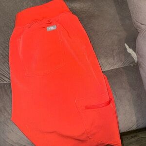 FIGS women’s scrubs